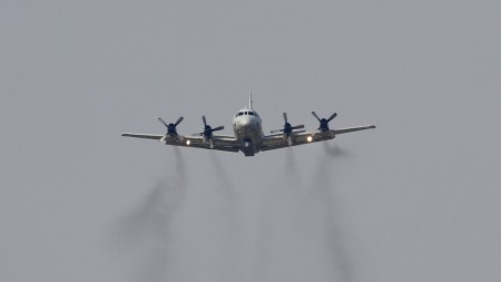 Avião da coligação teve de mudar de rota para evitar aparelho russo